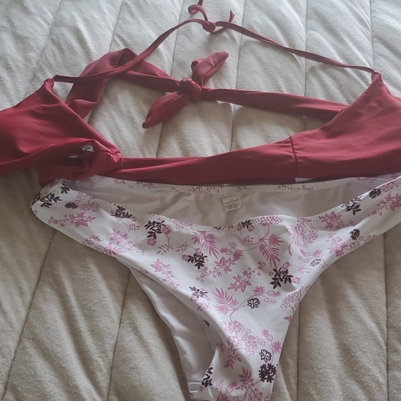 Bikini - Picture 2 of 2